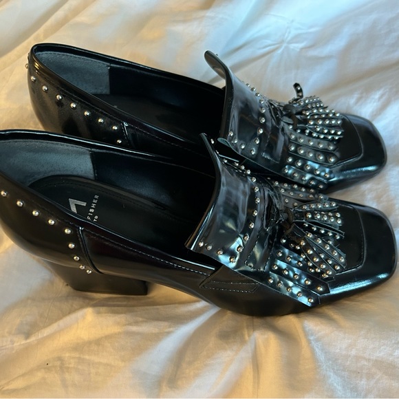 Marc Fisher Heeled Black Patent Loafer w Tassel - Picture 2 of 3